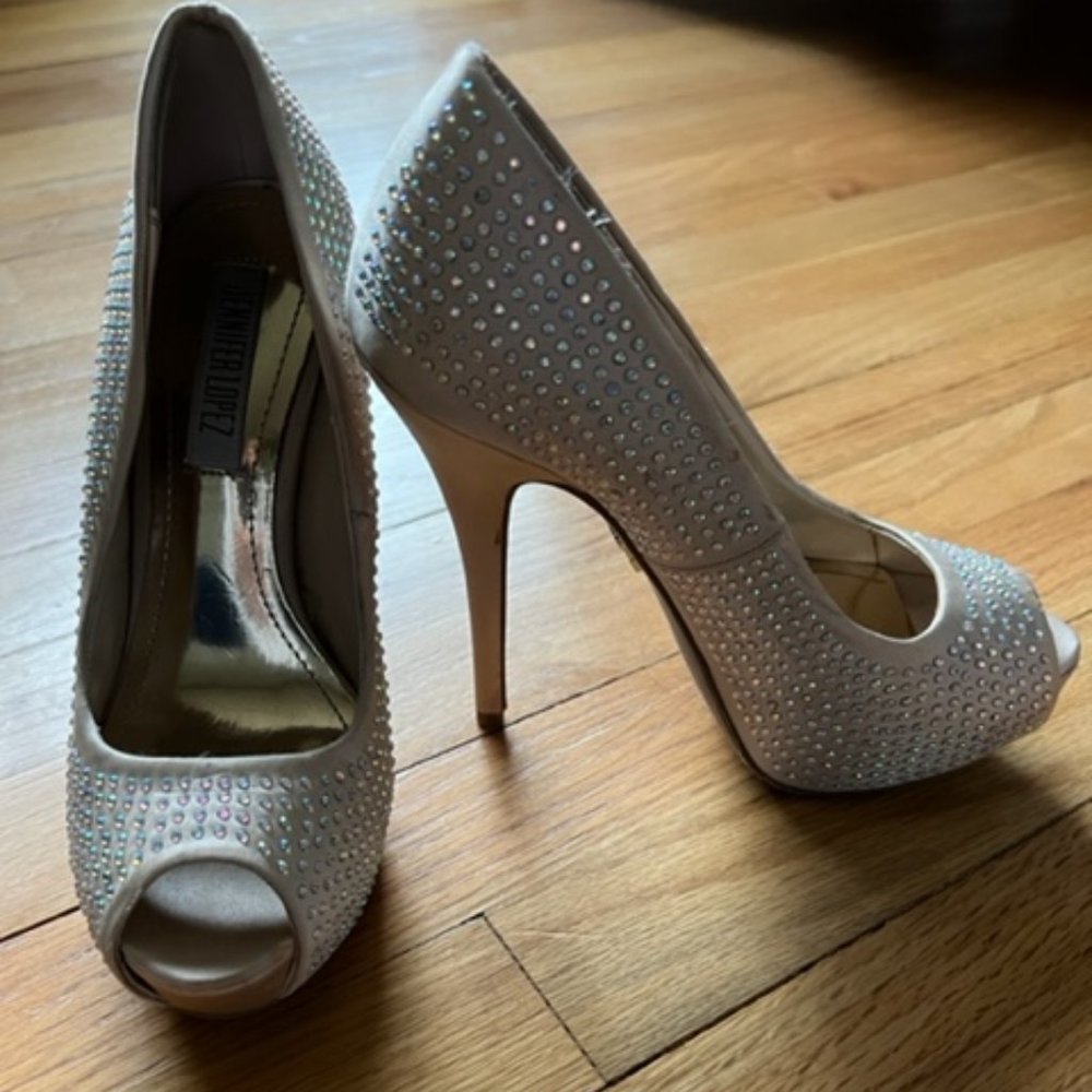 Brand New. Never Worn. Jennifer Lopez Women's Pump.